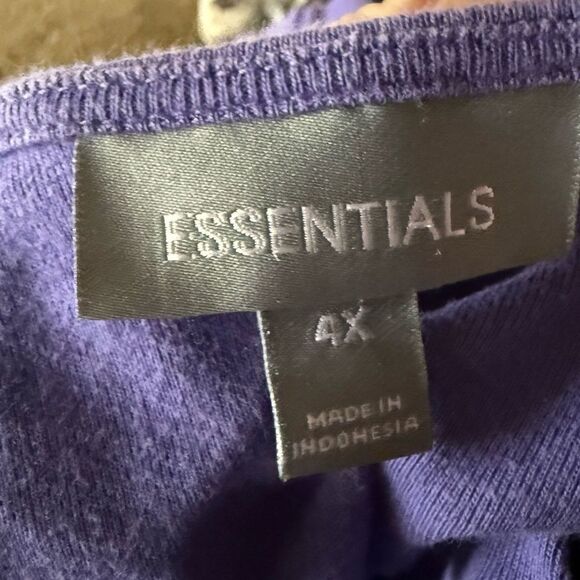 Essentials womens 3/4 sleeve shirt 4x with design on collar. - Picture 4 of 5